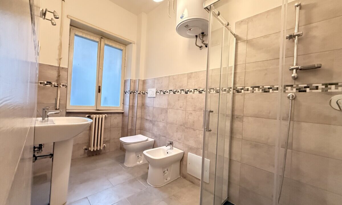 TRILOCALE IN VENDITA – VIA GIGI PEA CON CANTINA