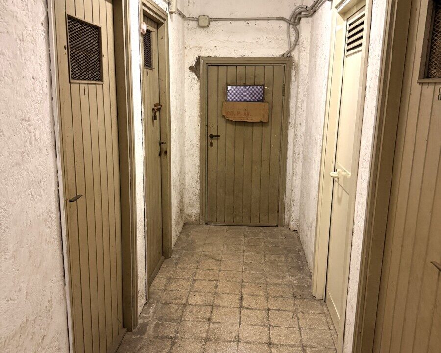 TRILOCALE IN VENDITA – VIA GIGI PEA CON CANTINA