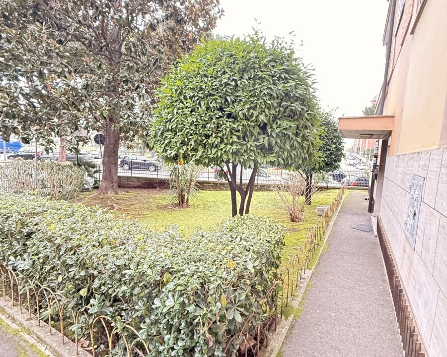 TRILOCALE IN VENDITA – VIA GIGI PEA CON CANTINA