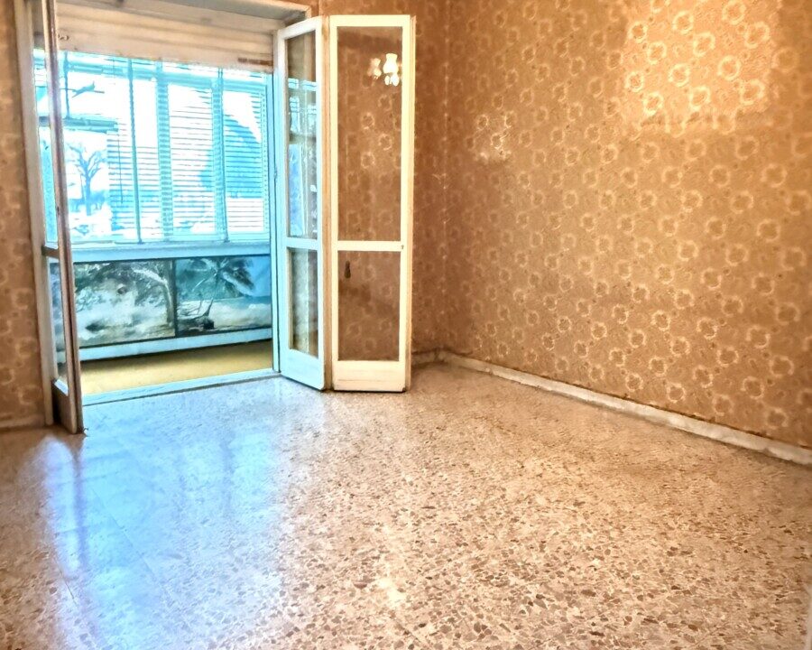 TRILOCALE IN VENDITA – VIA GIGI PEA CON CANTINA