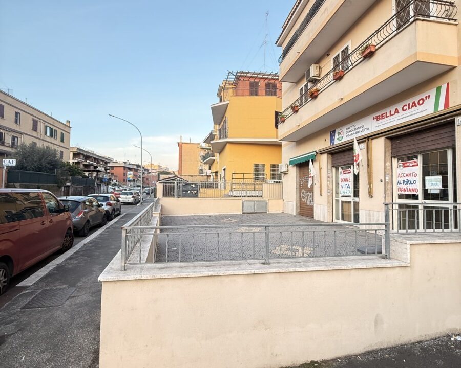 Via della Pisana – Locale Commerciale in Vendita
