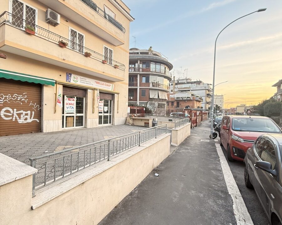 Via della Pisana – Locale Commerciale in Vendita