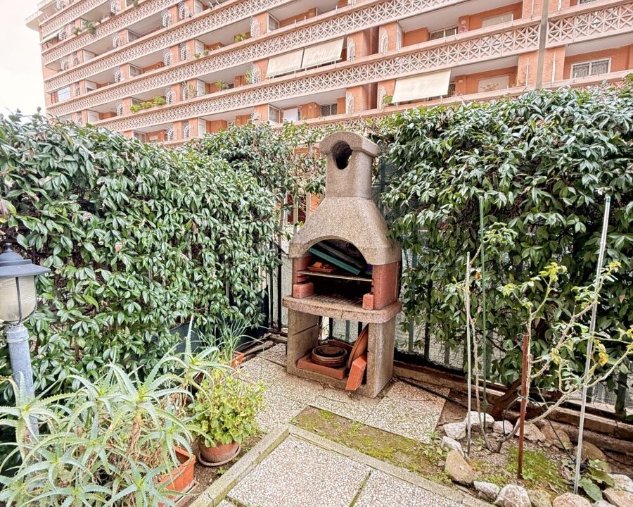 Splendido appartamento in Vendita - Via Roberto Ago con Giardino