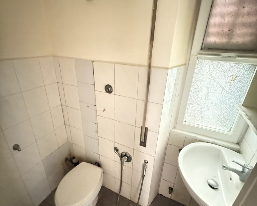 Trilocale in Vendita con Ampio Giardino e Posto Auto