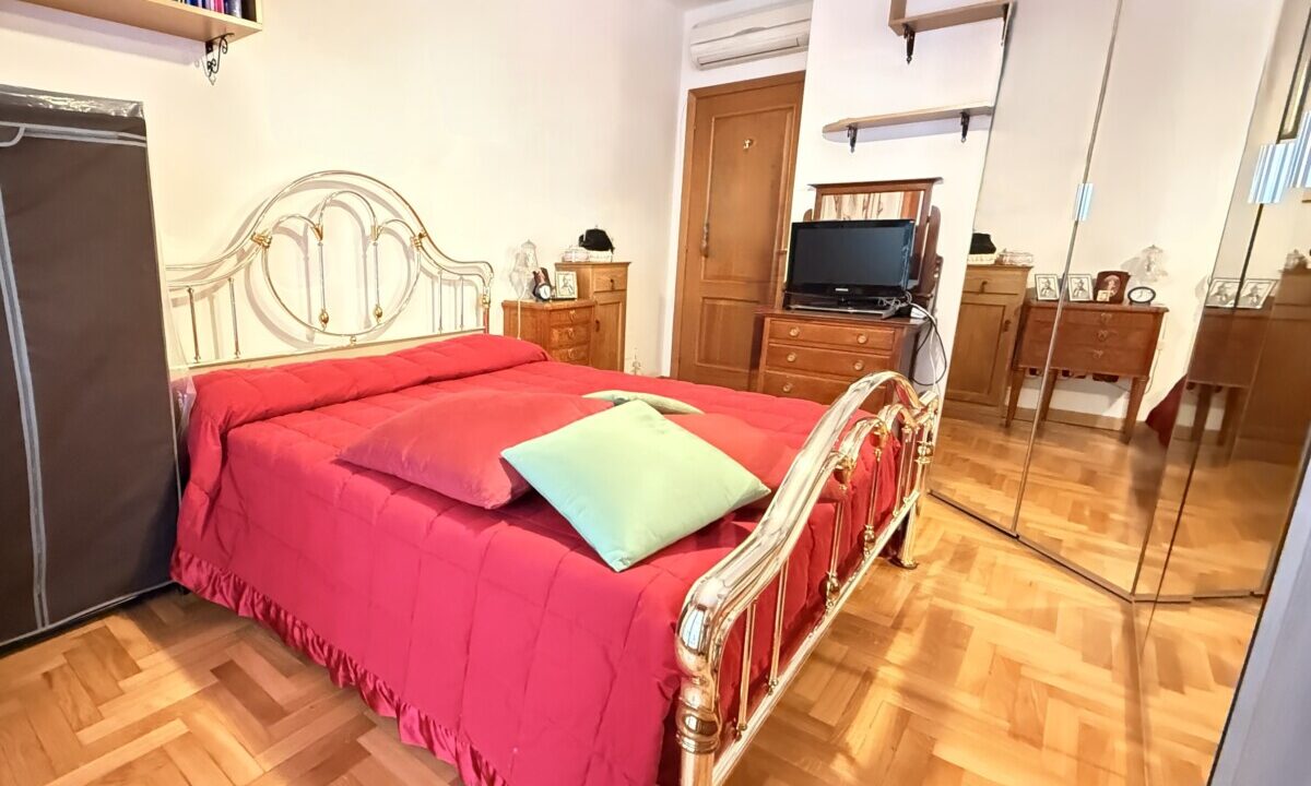 Splendido appartamento in Vendita - Via Roberto Ago con Giardino