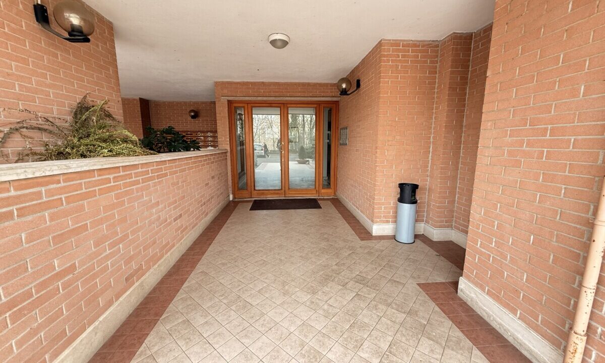 Splendido appartamento in Vendita - Via Roberto Ago con Giardino