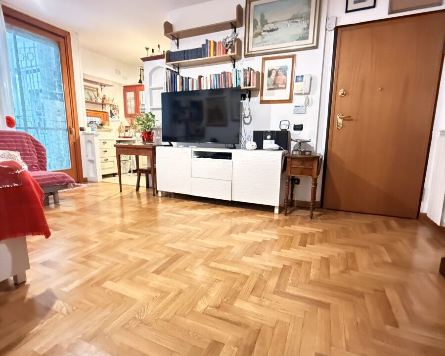 Splendido appartamento in Vendita - Via Roberto Ago con Giardino