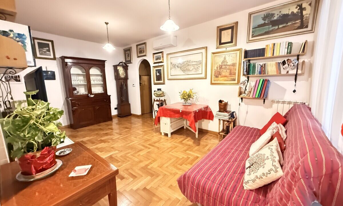 Splendido appartamento in Vendita - Via Roberto Ago con Giardino