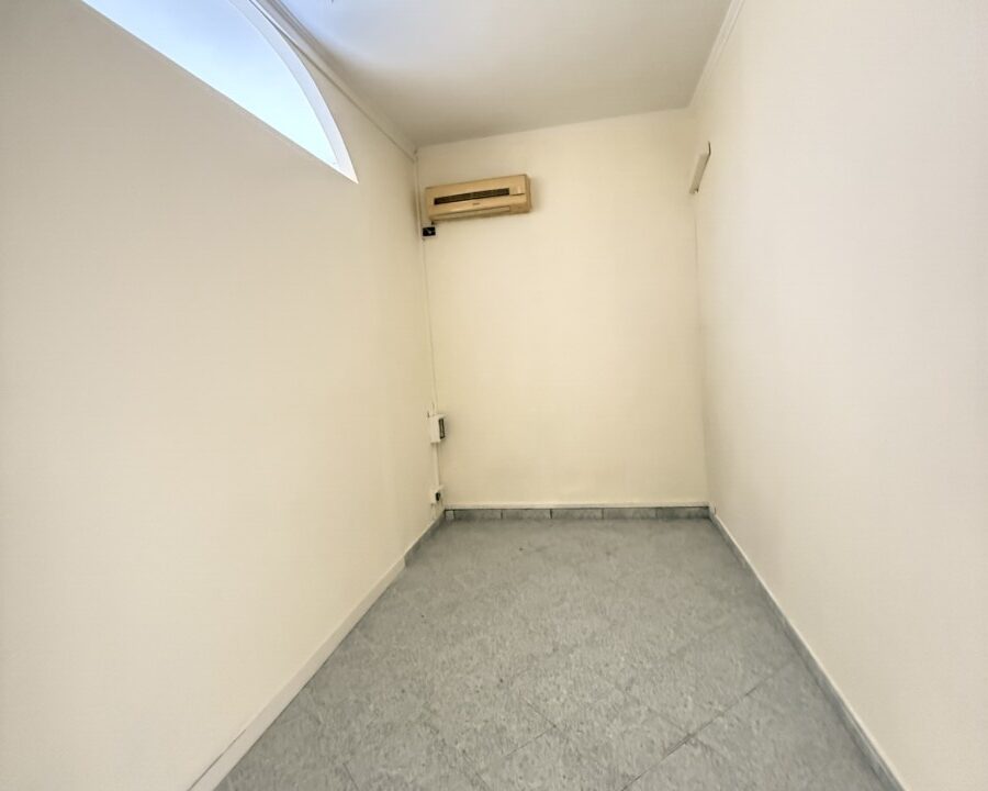 Trilocale in Vendita con Ampio Giardino e Posto Auto