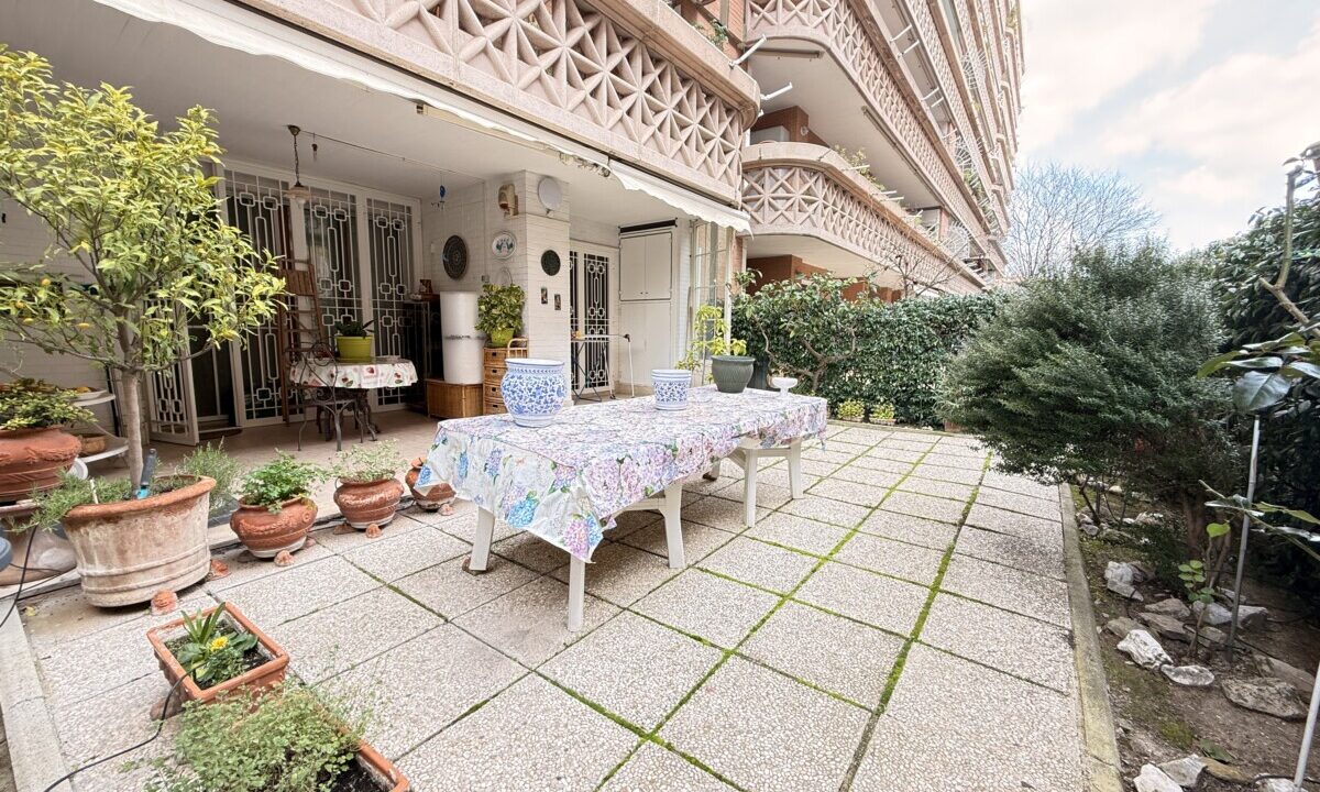 Splendido appartamento in Vendita - Via Roberto Ago con Giardino