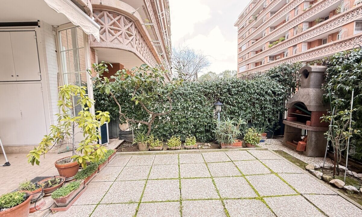 Splendido appartamento in Vendita - Via Roberto Ago con Giardino