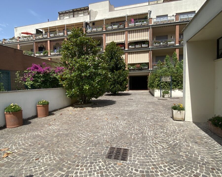 Appartamento in comprensorio con piscina Via dei Gonzaga 114