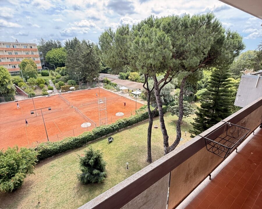 Bilocale Panoramico in Residence Esclusivo con Piscina – Aurelia Antica
