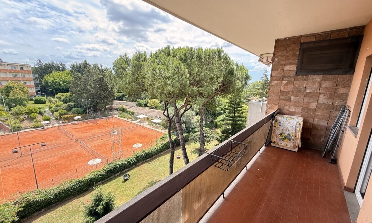 Bilocale Panoramico in Residence Esclusivo con Piscina – Aurelia Antica