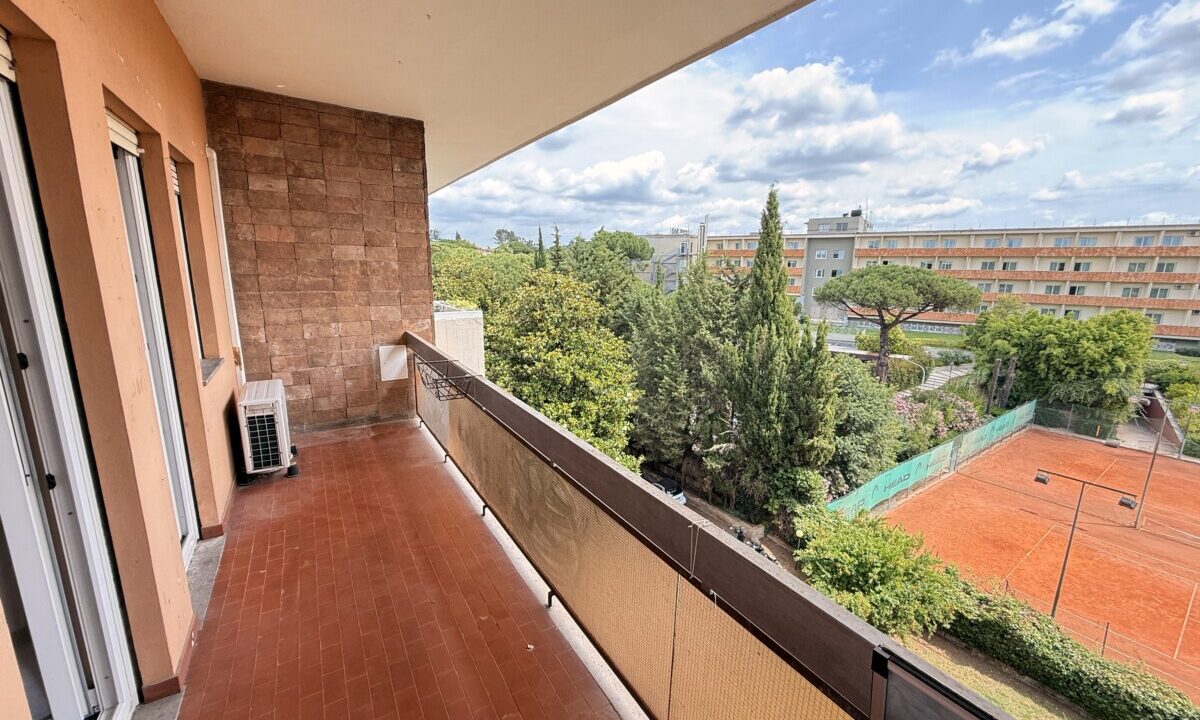 Bilocale Panoramico in Residence Esclusivo con Piscina – Aurelia Antica