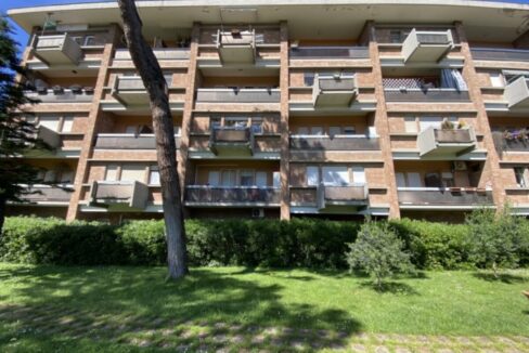 Bilocale Panoramico in Residence Esclusivo con Piscina – Aurelia Antica