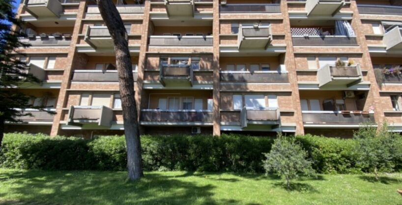Bilocale Panoramico in Residence Esclusivo con Piscina – Aurelia Antica
